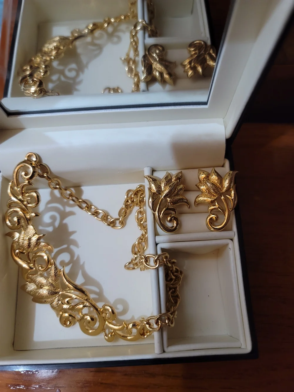 Avon 1995 Gold Floral Statement Necklace & Clip Earrings Set